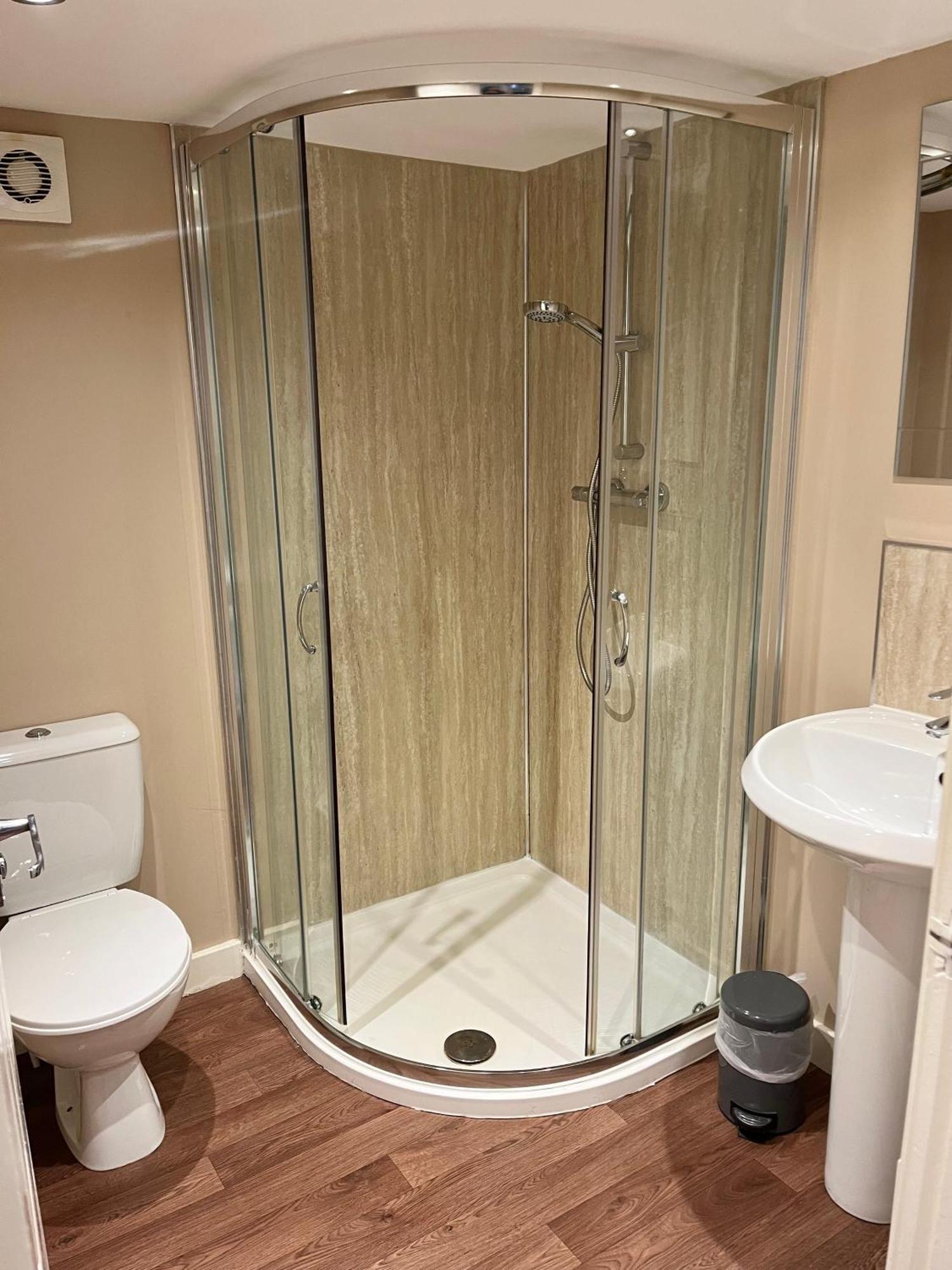 2 Bedroom Self-Catering Chalet Stepps Екстер'єр фото