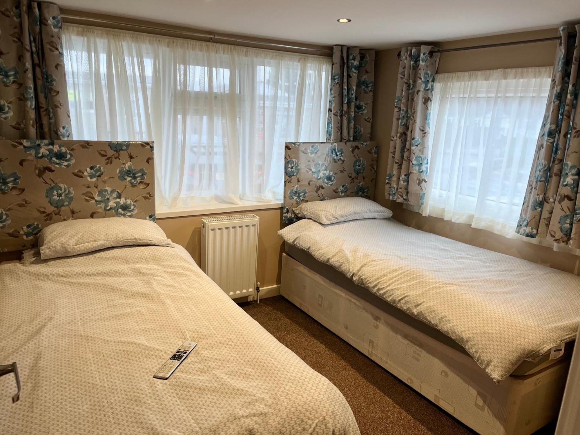 2 Bedroom Self-Catering Chalet Stepps Екстер'єр фото