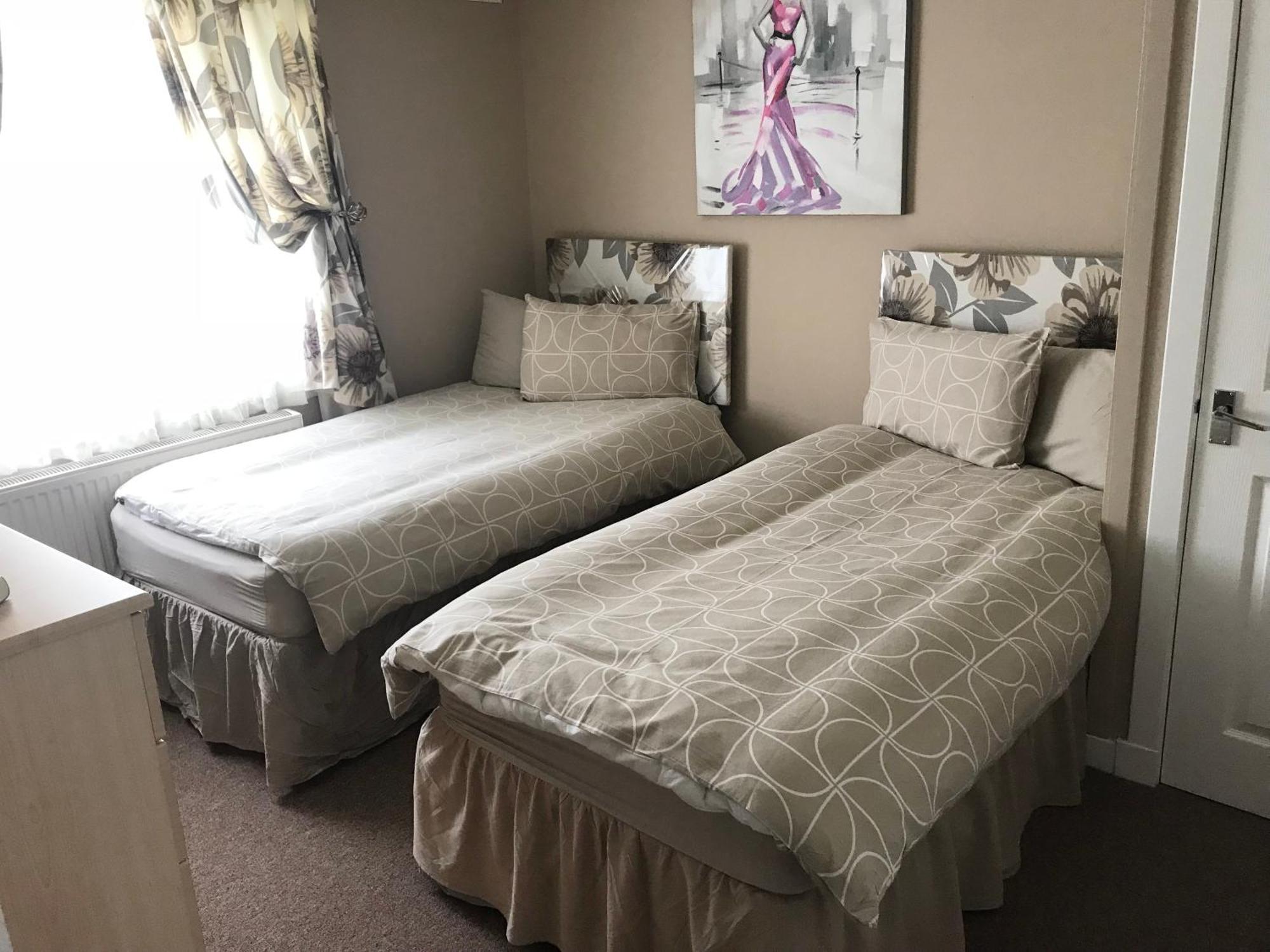 2 Bedroom Self-Catering Chalet Stepps Екстер'єр фото