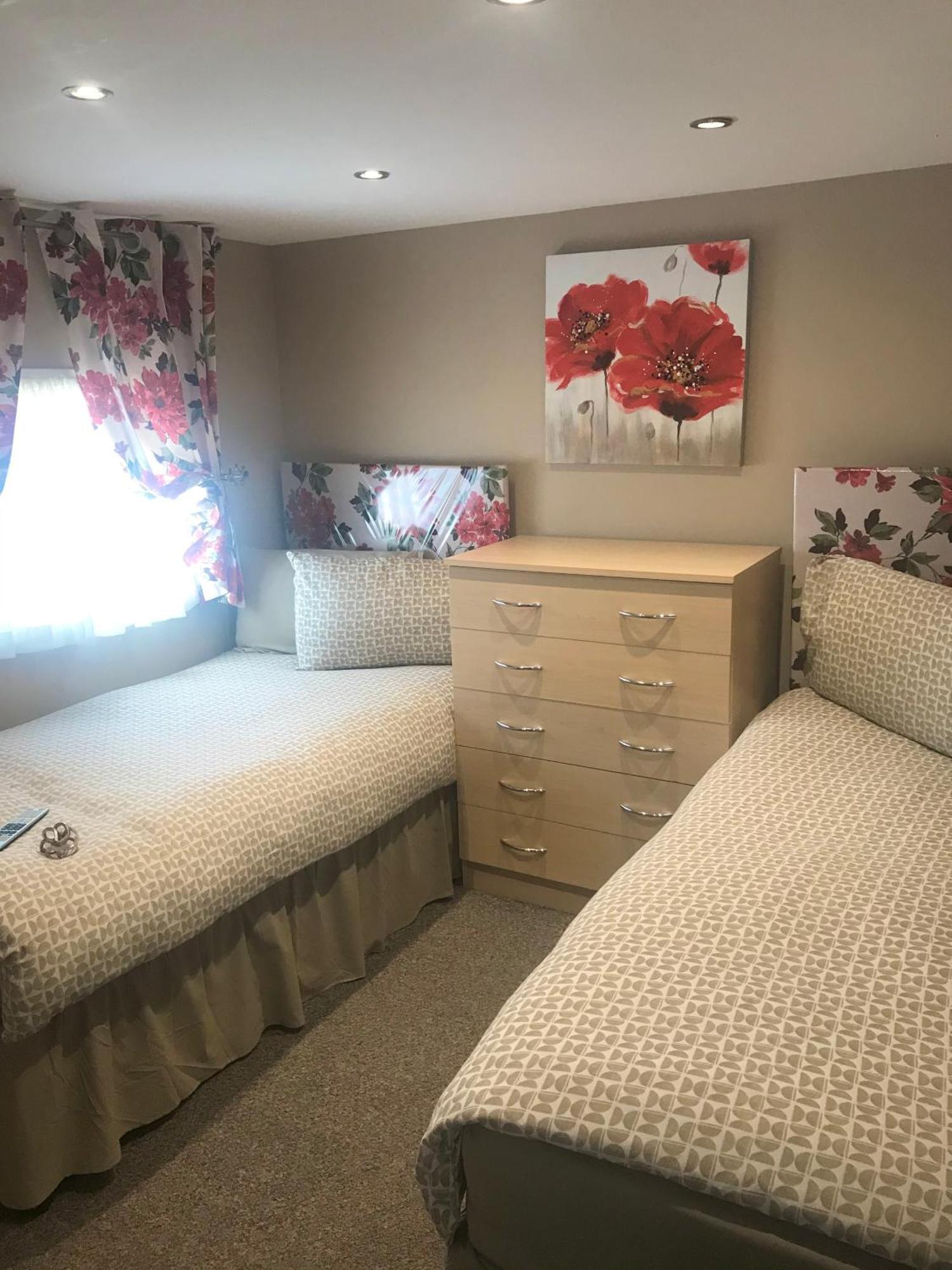 2 Bedroom Self-Catering Chalet Stepps Екстер'єр фото
