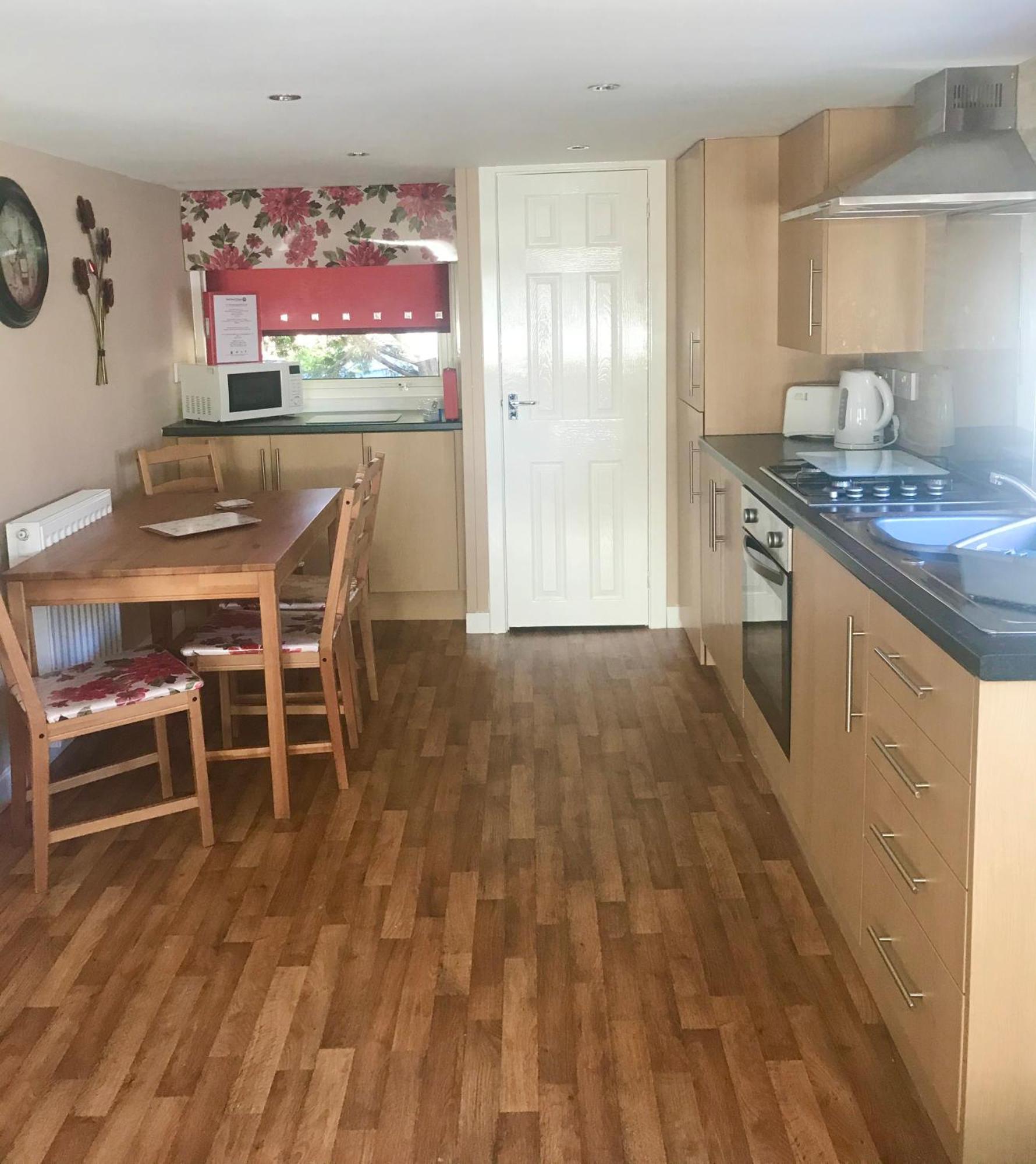 2 Bedroom Self-Catering Chalet Stepps Екстер'єр фото