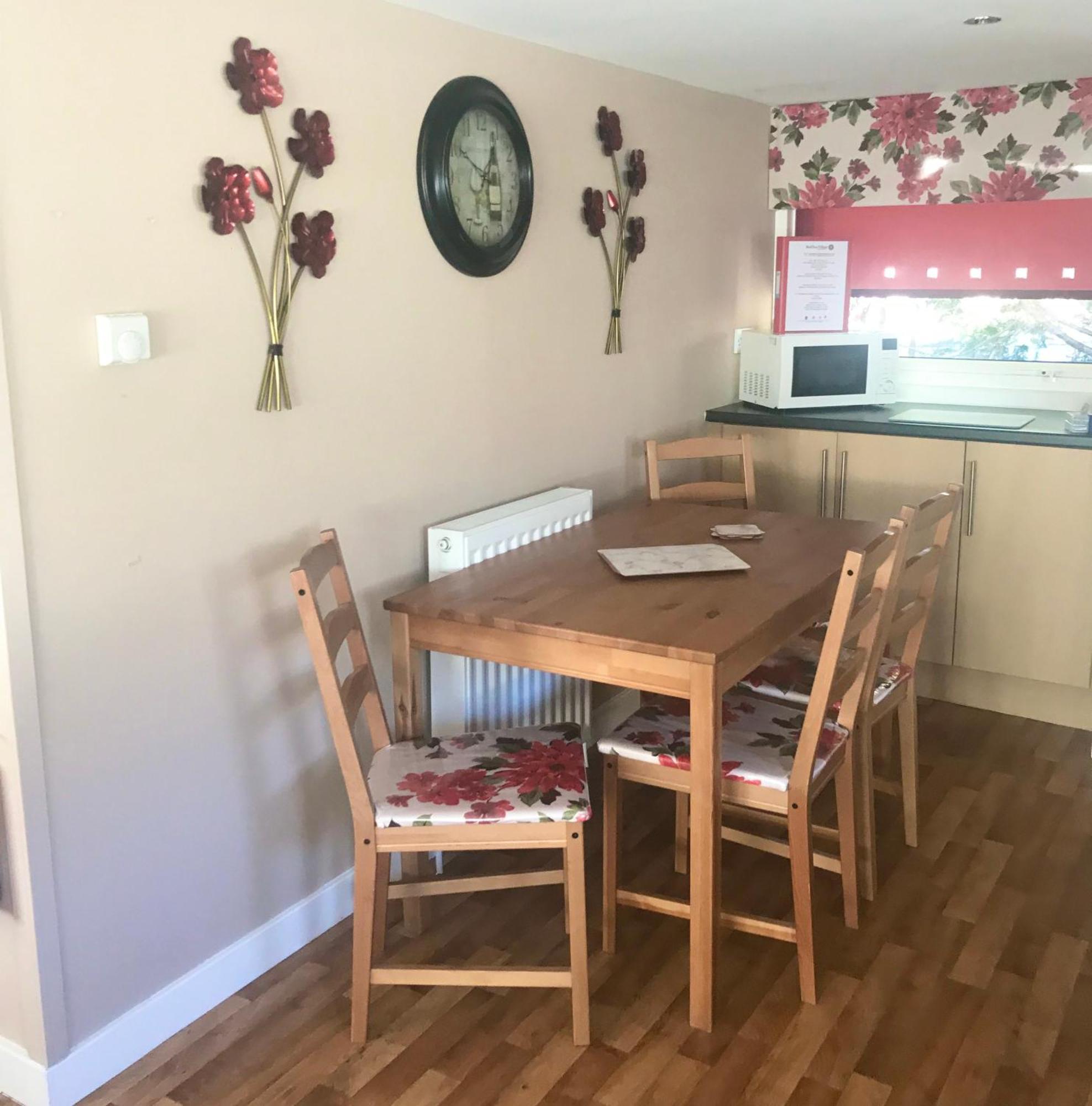 2 Bedroom Self-Catering Chalet Stepps Екстер'єр фото